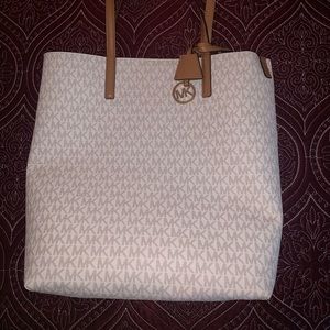 Michael Kors tote-like purse